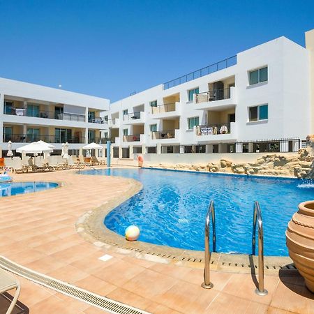 Seabreeze Apartment 200M Away From The Sea Paralimni Bagian luar foto