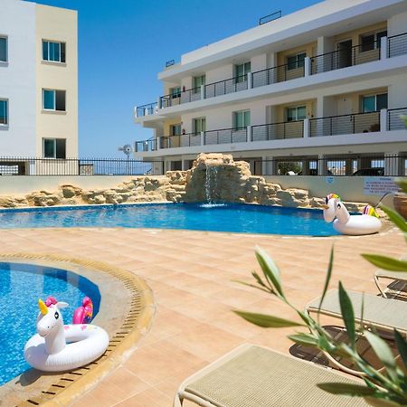 Seabreeze Apartment 200M Away From The Sea Paralimni Bagian luar foto