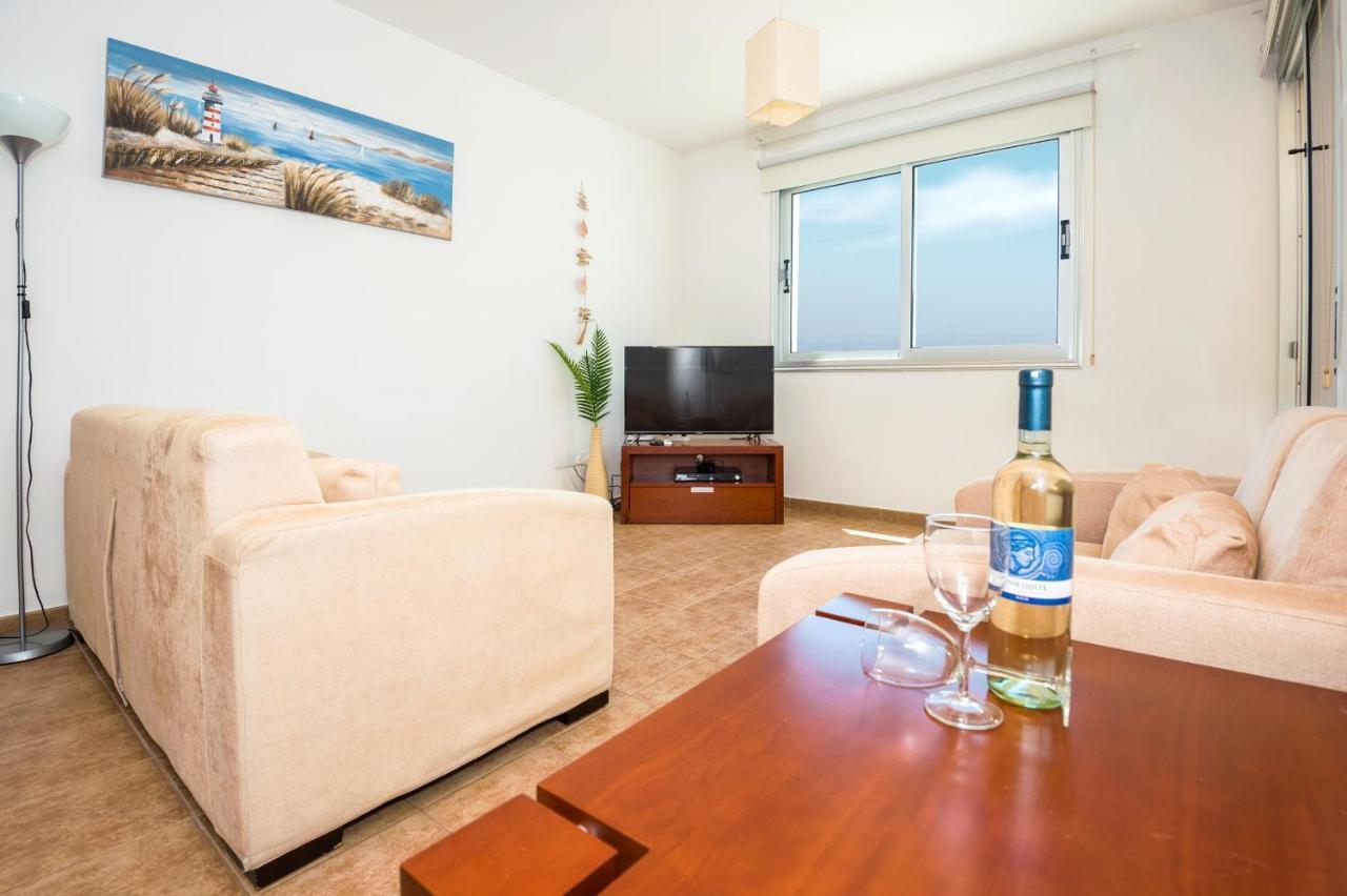 Seabreeze Apartment 200M Away From The Sea Paralimni Bagian luar foto