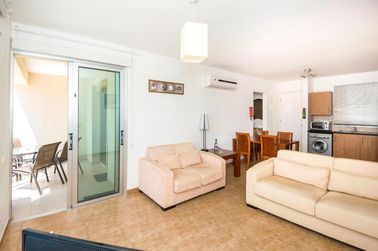 Seabreeze Apartment 200M Away From The Sea Paralimni Bagian luar foto