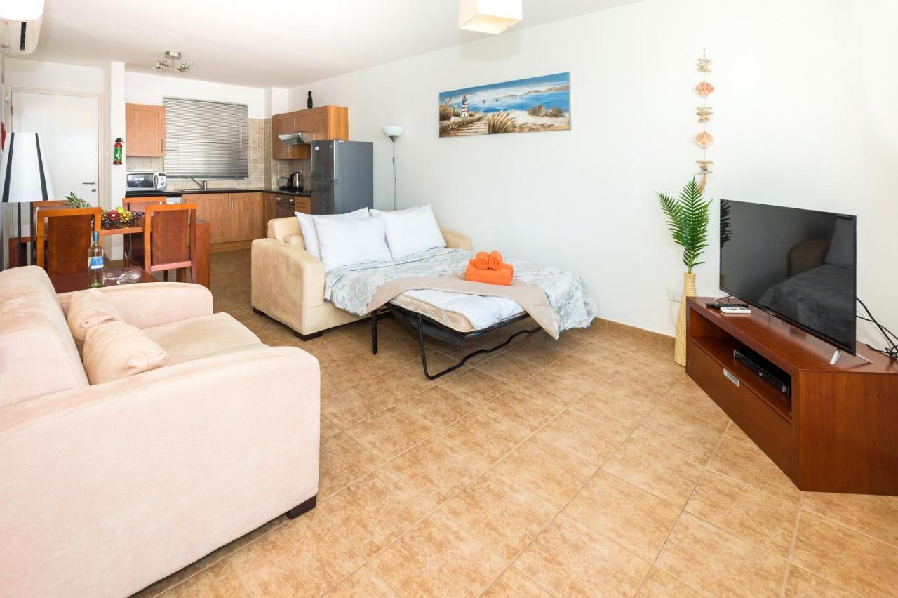 Seabreeze Apartment 200M Away From The Sea Paralimni Bagian luar foto