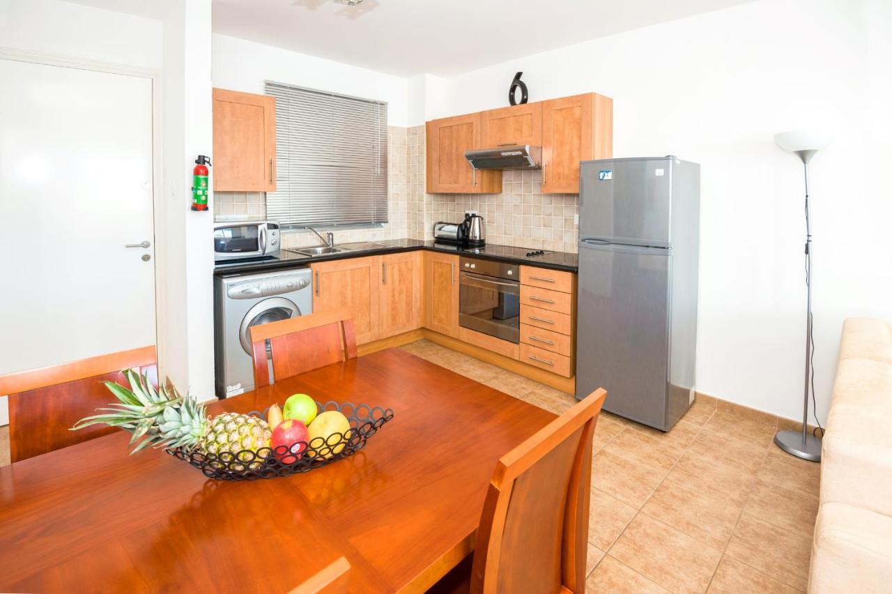 Seabreeze Apartment 200M Away From The Sea Paralimni Bagian luar foto