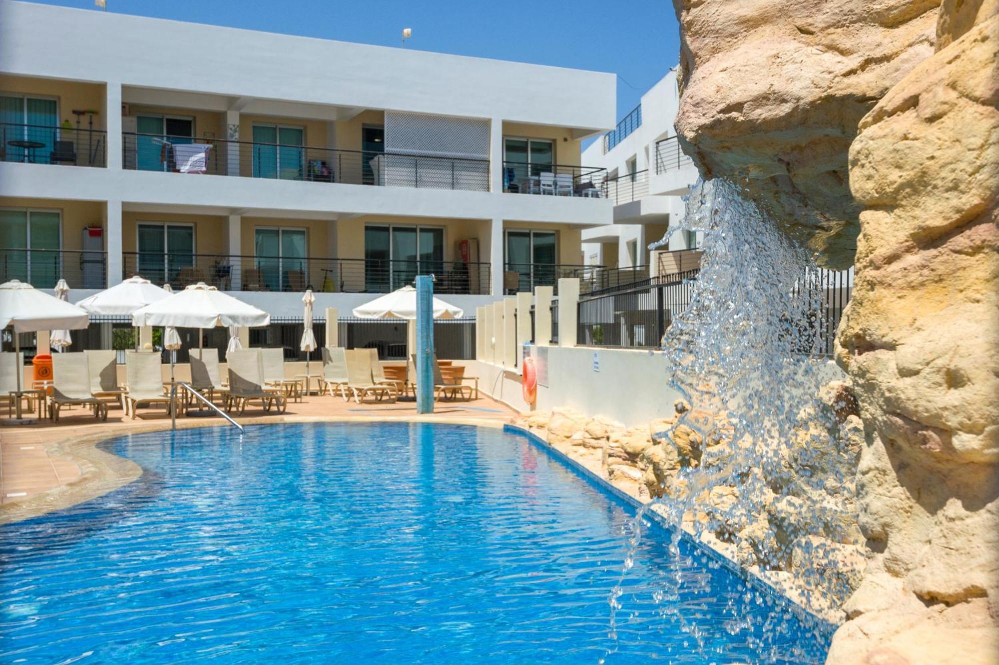 Seabreeze Apartment 200M Away From The Sea Paralimni Bagian luar foto