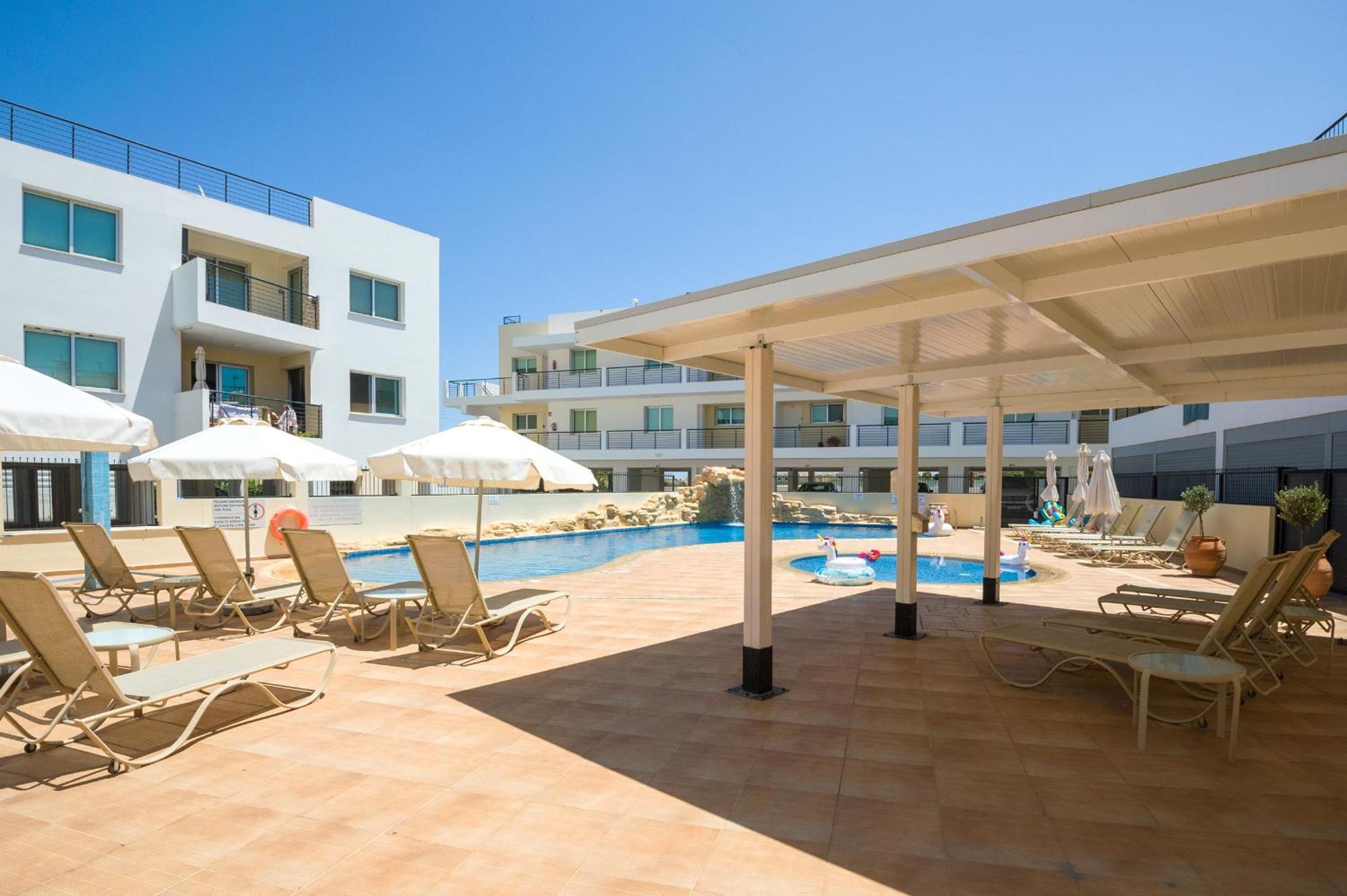 Seabreeze Apartment 200M Away From The Sea Paralimni Bagian luar foto